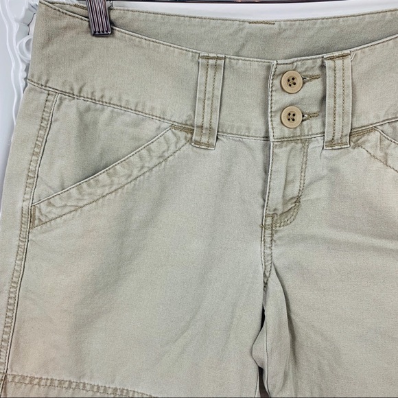 The North Face / Taupe Shorts - Picture 2 of 8